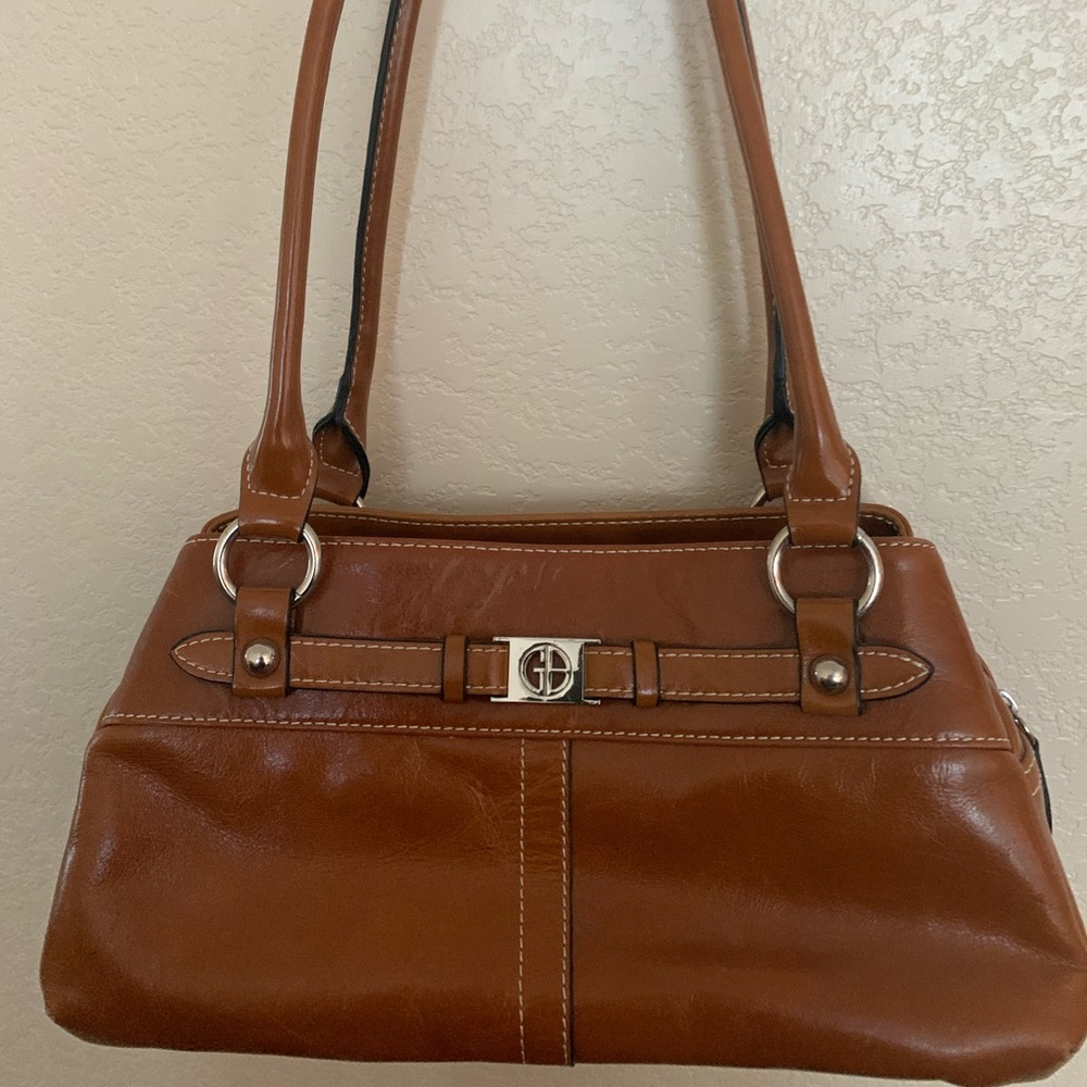 Caramel shoulder bag